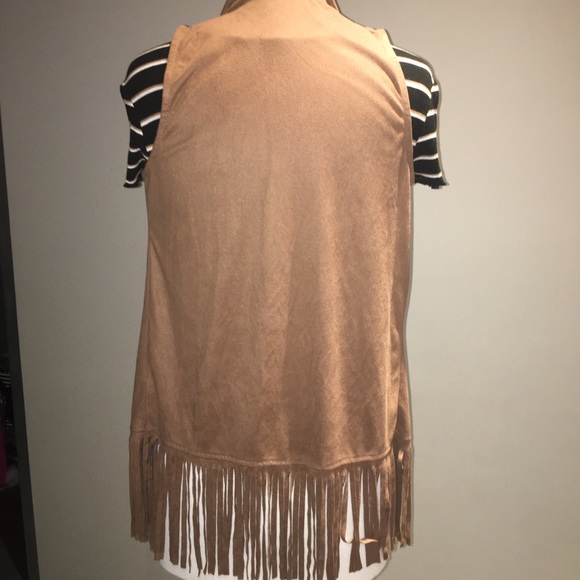 Ardene tshirt and 2 vests size M - Picture 4 of 8